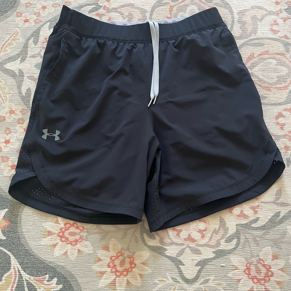 LG Unisex  Under Armour Black running shorts